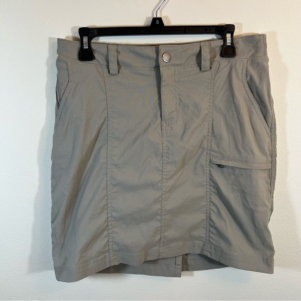 Duluth Trading Co Women’s Khaki Skort‎ 6